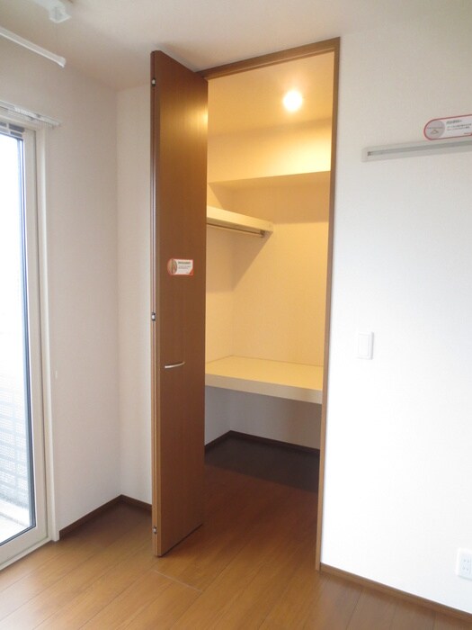 物件内観写真13　(収納)