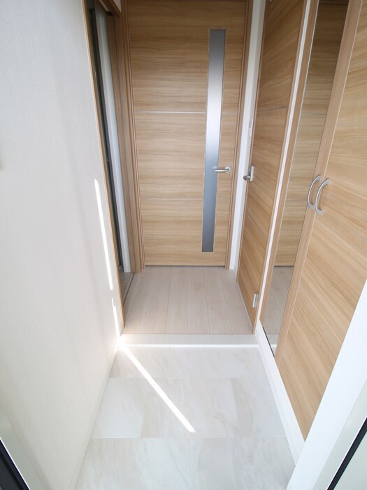 物件内観写真12　(玄関)