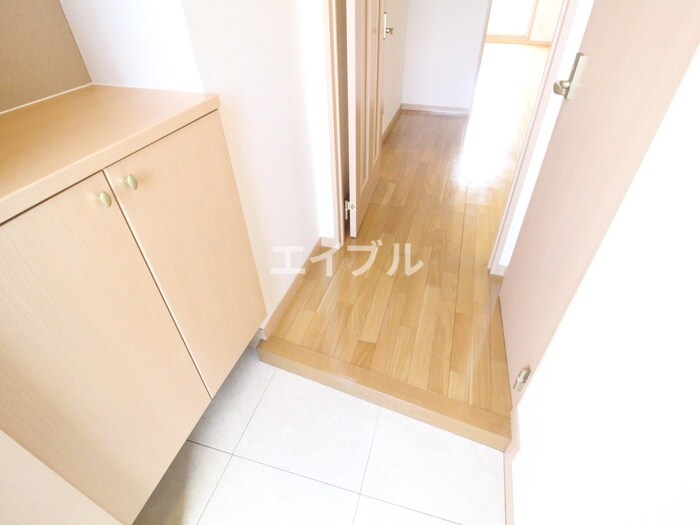 物件内観写真12　(玄関)
