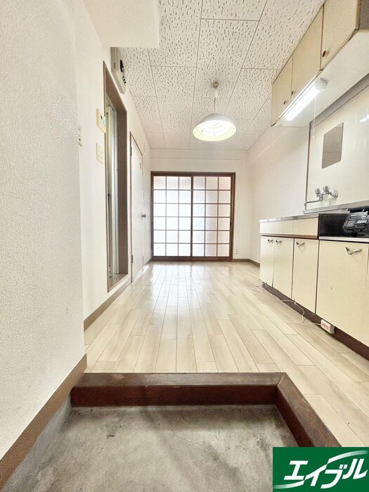 物件内観写真12　(玄関)