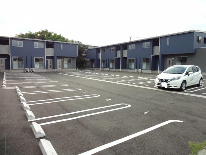 物件外観写真2　(駐車場)