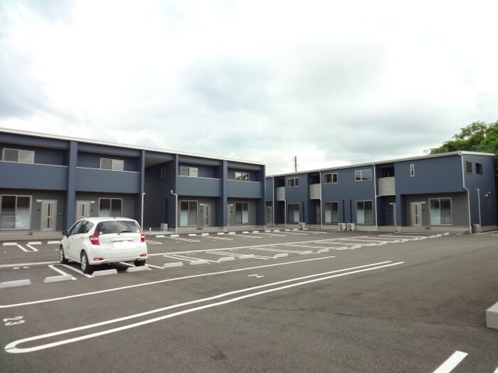 物件外観写真4　(駐車場)