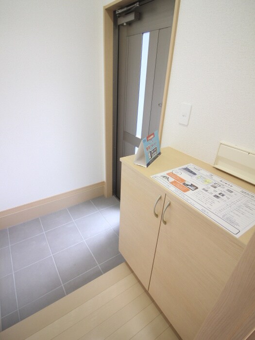 物件内観写真12　(玄関)