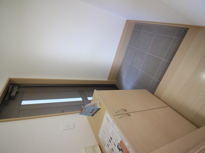 物件内観写真13　(玄関)