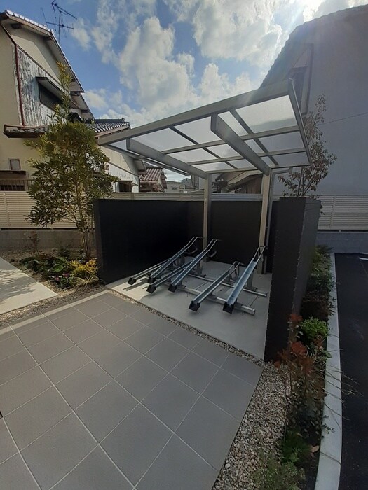 物件外観写真4　(駐輪場)