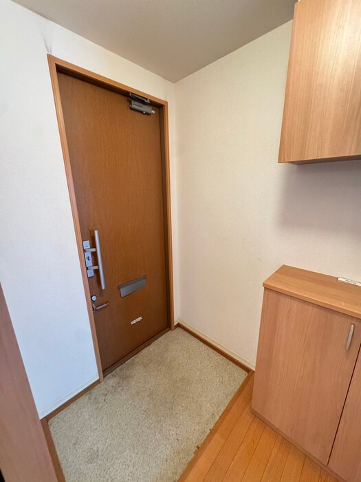 物件内観写真8　(玄関)