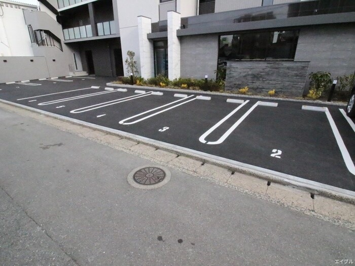 物件外観写真4　(駐車場)