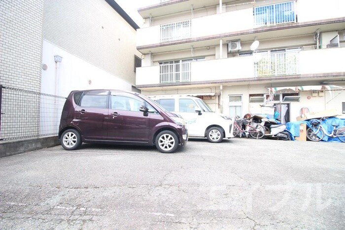物件外観写真4　(駐車場)