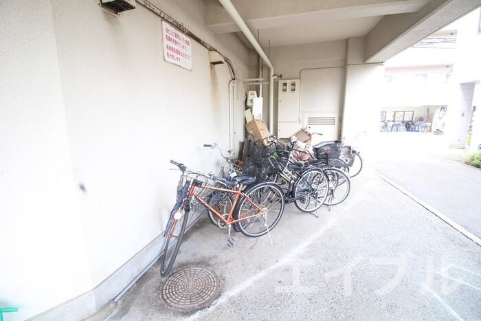 物件外観写真5　(駐輪場)