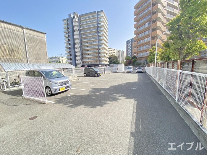 物件外観写真2　(駐車場)