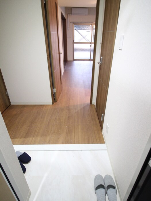 物件内観写真12　(玄関)