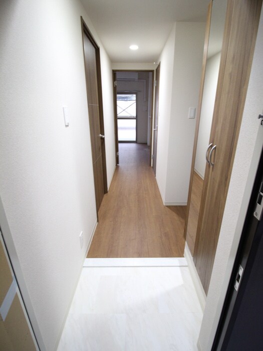 物件内観写真12　(玄関)