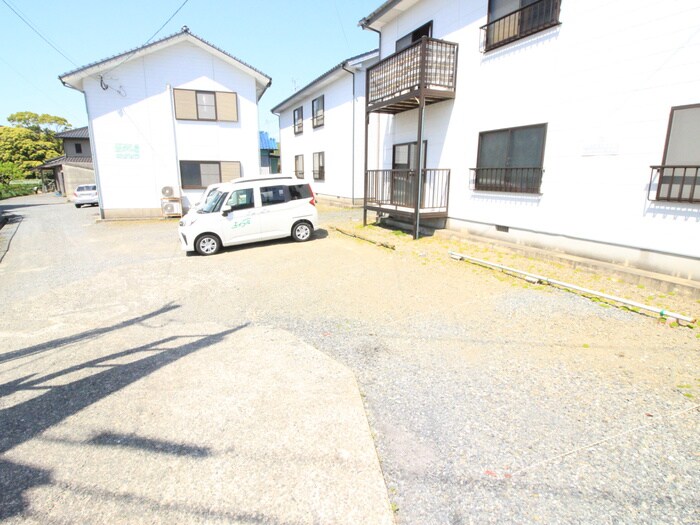 物件外観写真2　(駐車場)