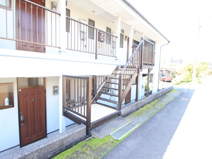 物件外観写真4　(エントランス部分)