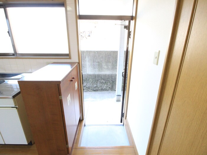 物件内観写真10　(玄関)