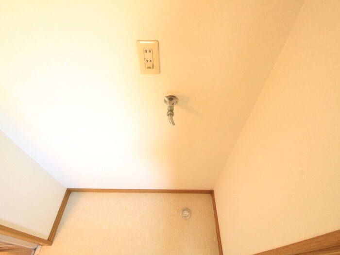 物件内観写真13　(洗濯機置場)