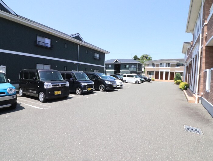 物件外観写真4　(駐車場)