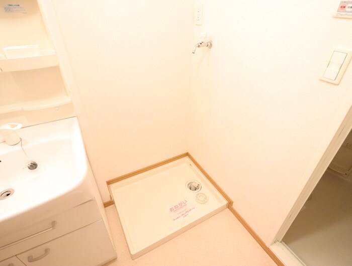 物件内観写真12　(洗濯機置場)