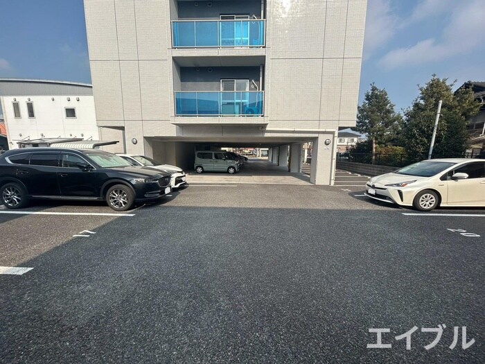 物件外観写真2　(駐車場)