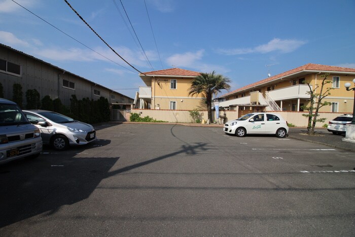 物件外観写真3　(駐車場)