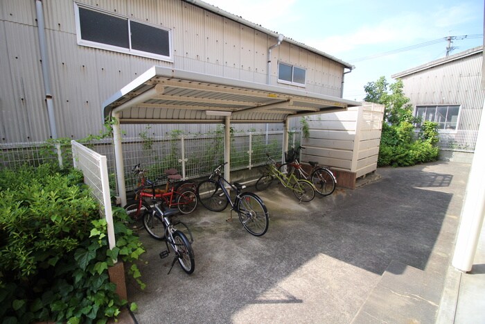 物件外観写真4　(駐輪場)