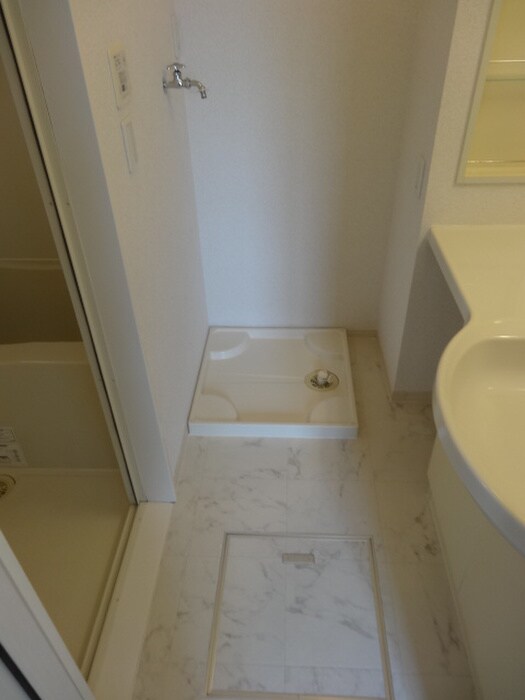 物件内観写真15　(洗濯機置場)