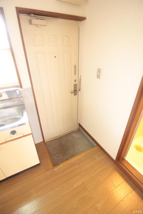 物件内観写真12　(玄関)