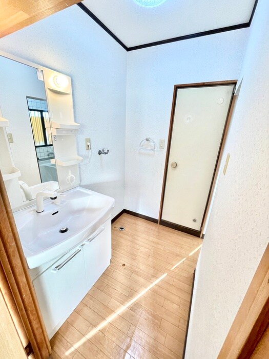 物件内観写真17　(洗濯機置場)