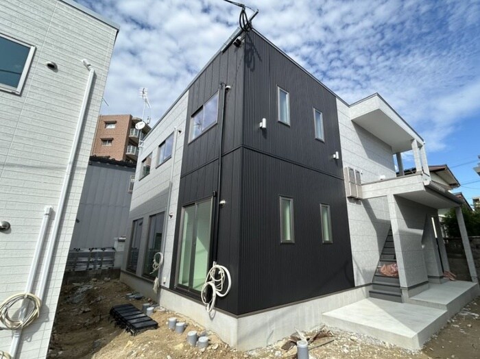 物件外観写真1　(建築中)