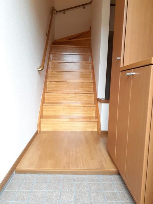 物件内観写真5　(玄関)