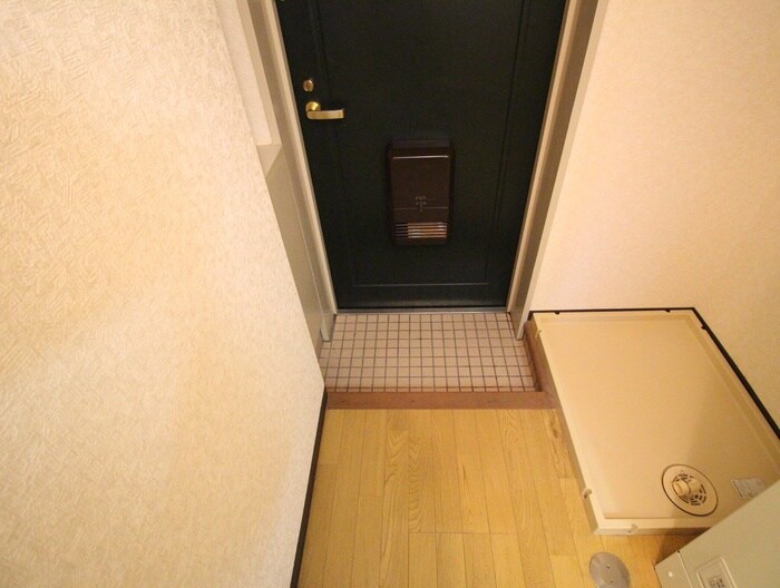 物件内観写真13　(玄関)
