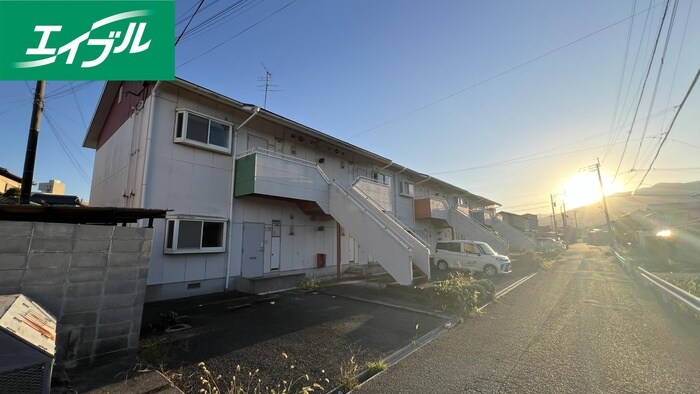 物件外観写真2　(駐車場)