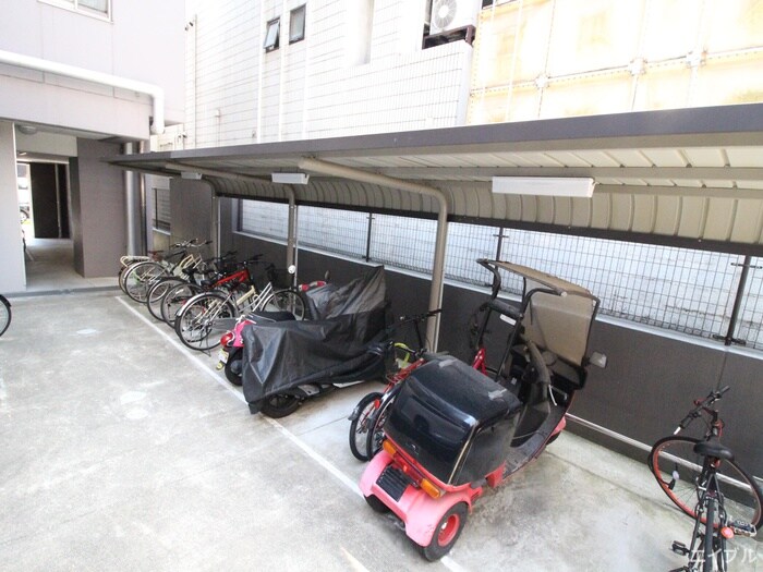 物件外観写真2　(駐輪場)