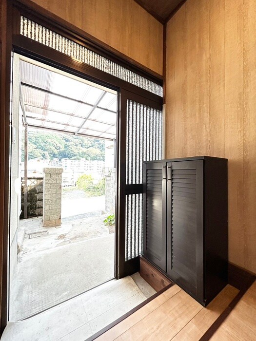 物件内観写真4　(玄関)