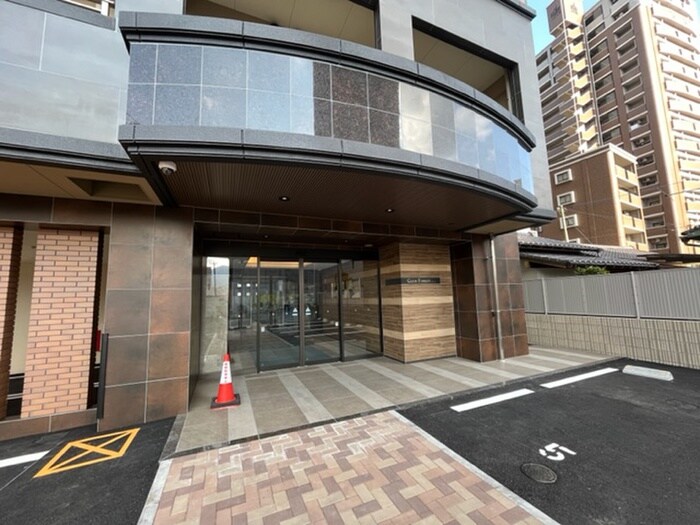 物件外観写真4　(エントランス部分)