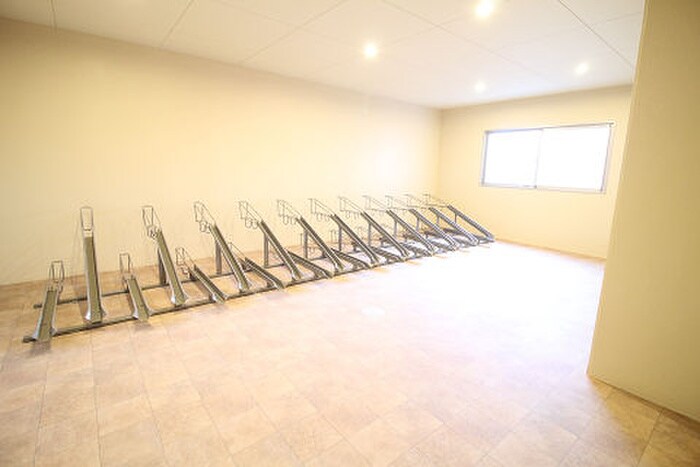 物件外観写真5　(駐輪場)