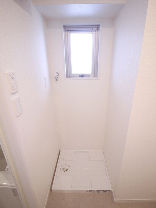 物件内観写真12　(洗濯機置場)
