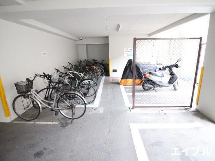物件外観写真4　(駐輪場)