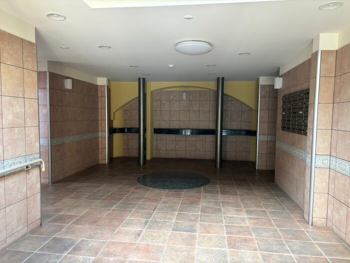 物件外観写真4　(エントランス部分)