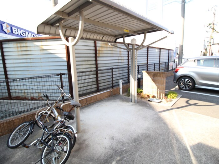 物件外観写真3　(駐輪場)
