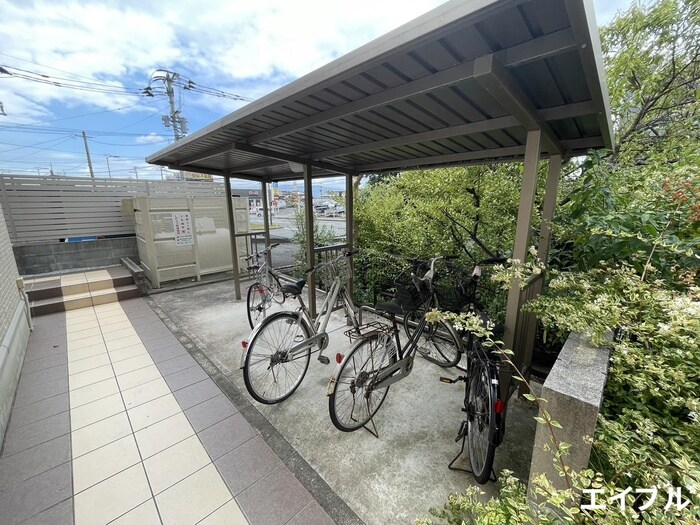 物件外観写真3　(駐輪場)