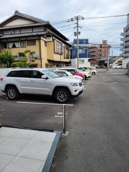 物件外観写真2　(駐車場)