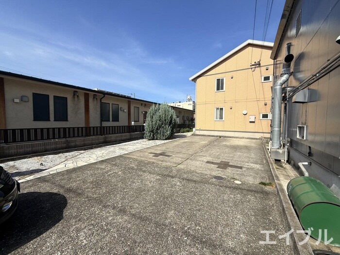 物件外観写真2　(駐車場)