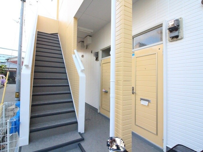 物件外観写真3　(エントランス部分)