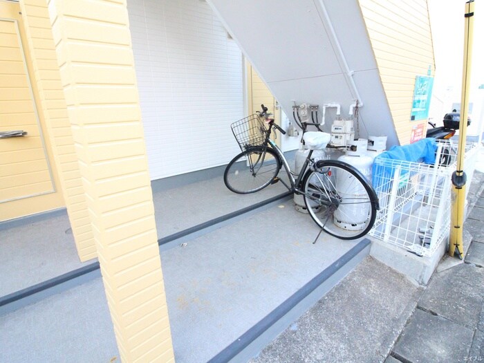 物件外観写真4　(駐輪場)