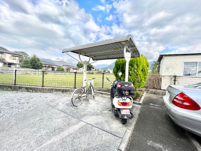 物件外観写真3　(駐輪場)