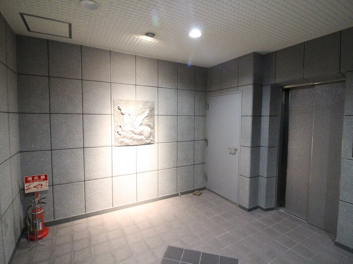 物件外観写真2　(エントランス部分)