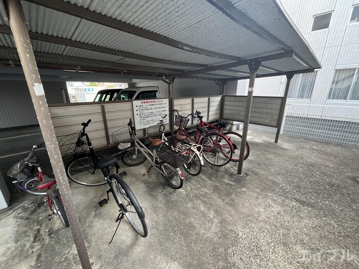 物件外観写真4　(駐輪場)