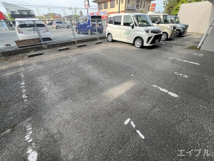物件外観写真5　(駐車場)