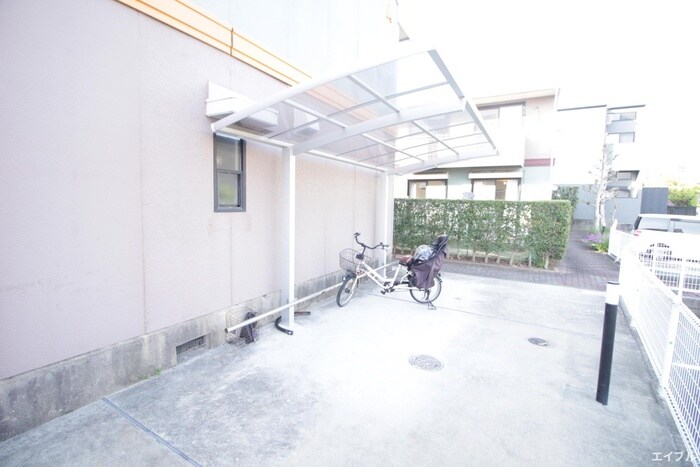 物件外観写真6　(駐輪場)